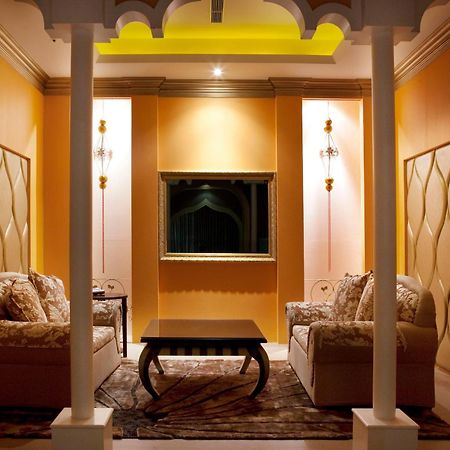Dubai Motel Yilan Bagian luar foto