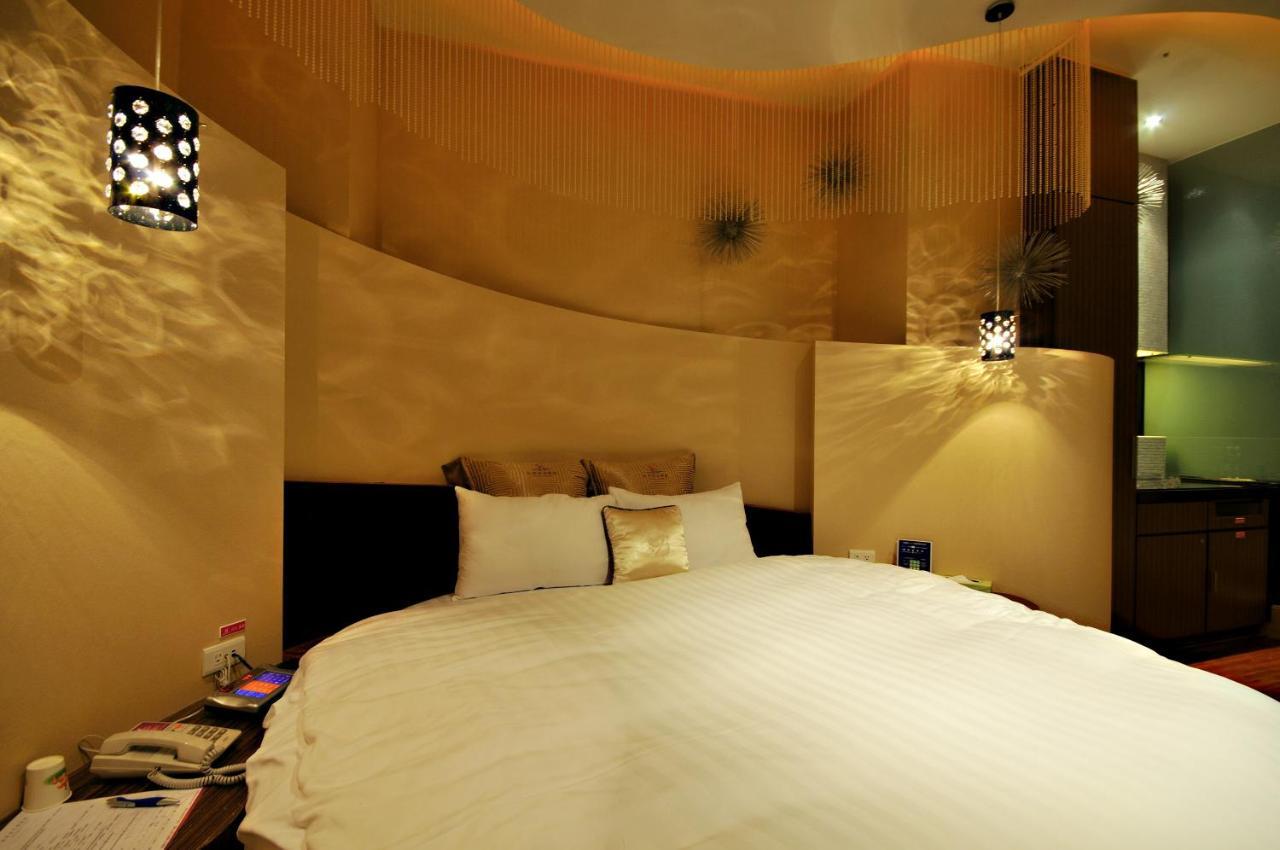 Dubai Motel Yilan Bagian luar foto