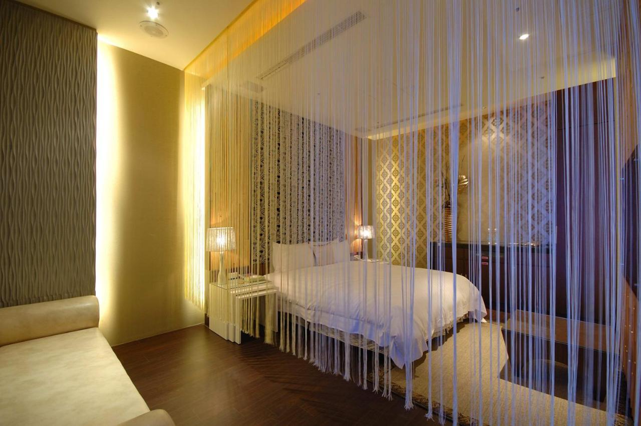 Dubai Motel Yilan Bagian luar foto