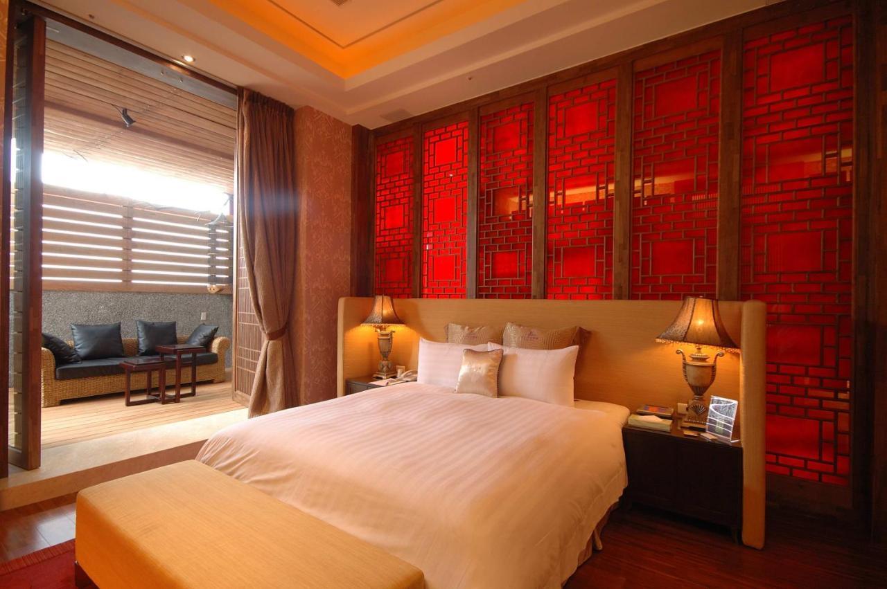 Dubai Motel Yilan Bagian luar foto
