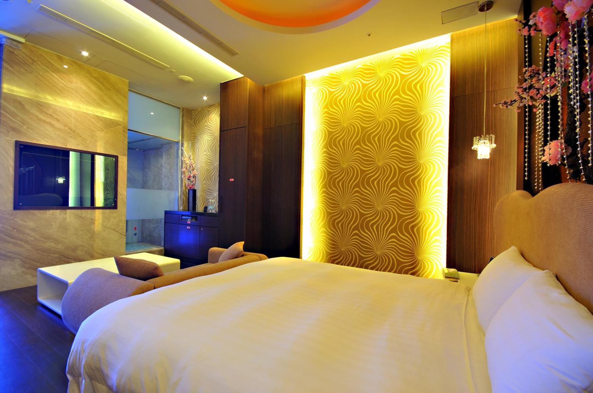 Dubai Motel Yilan Bagian luar foto