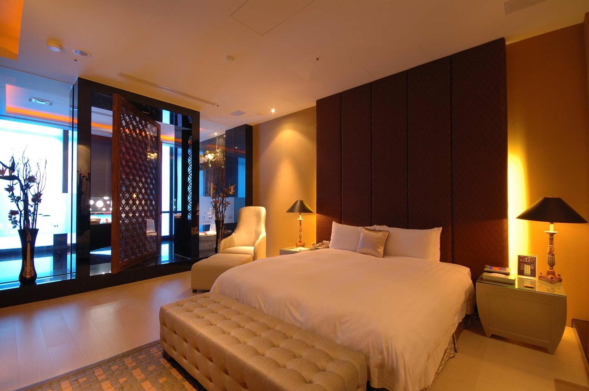 Dubai Motel Yilan Bagian luar foto