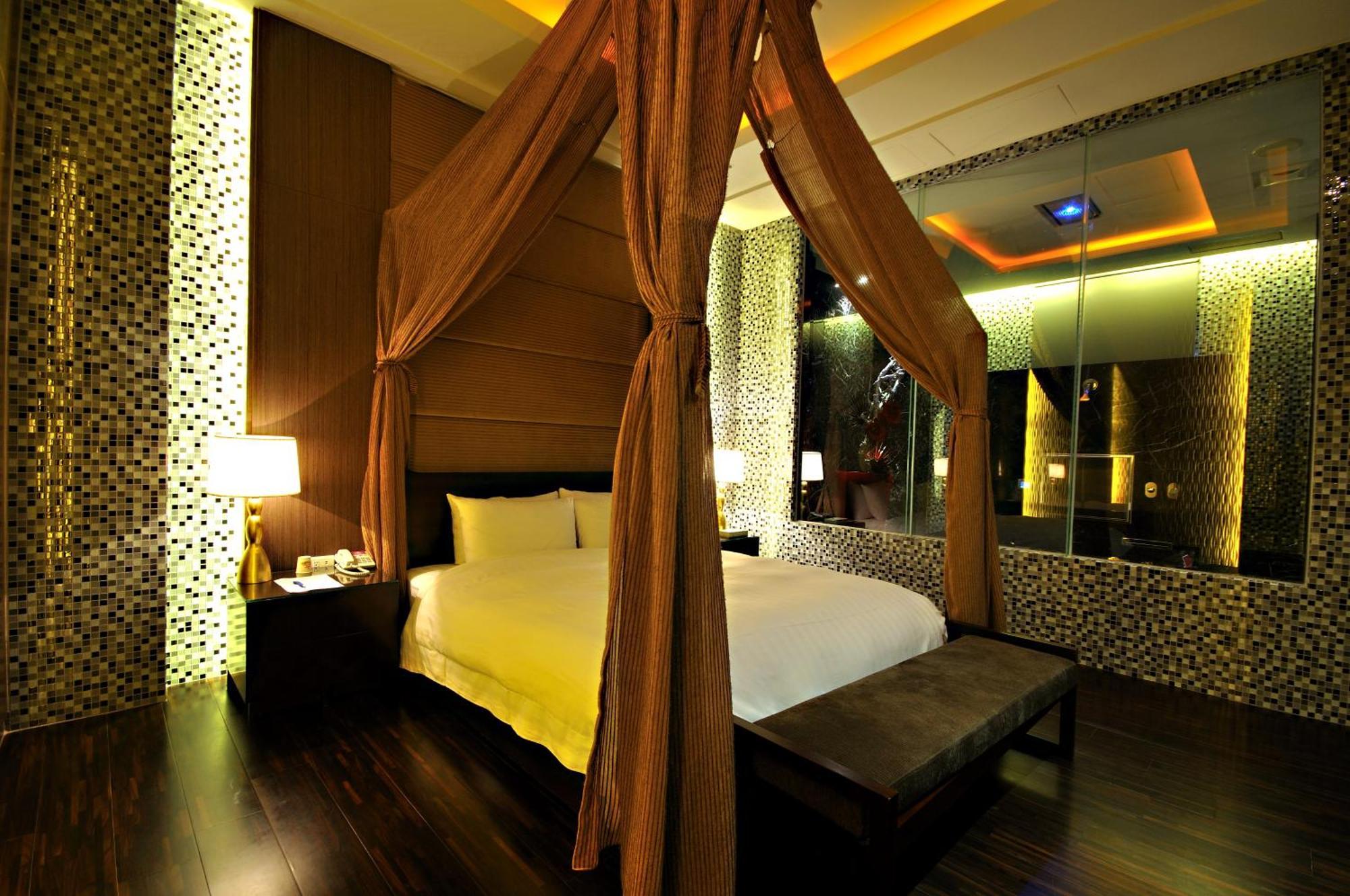 Dubai Motel Yilan Bagian luar foto
