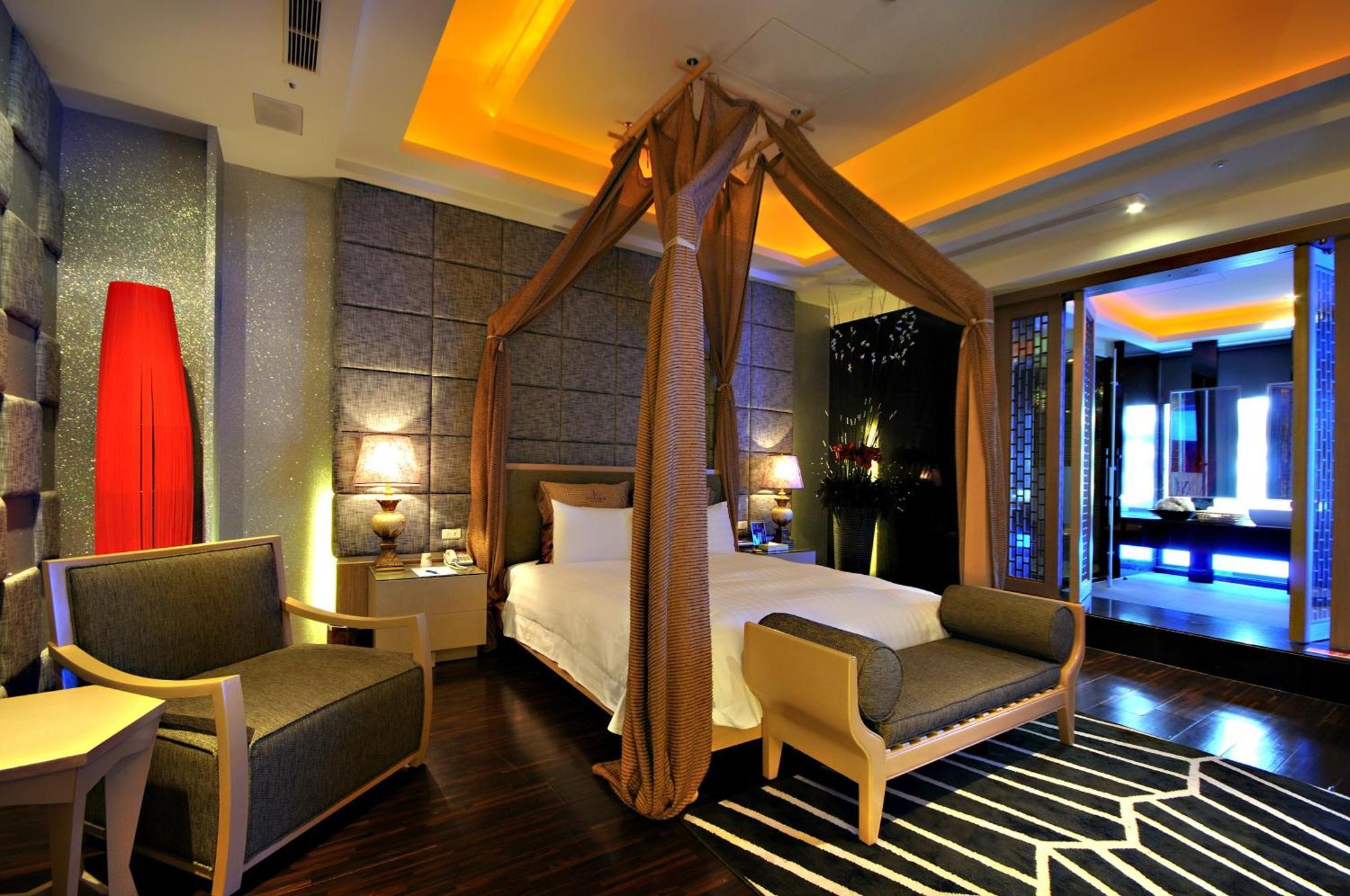 Dubai Motel Yilan Bagian luar foto