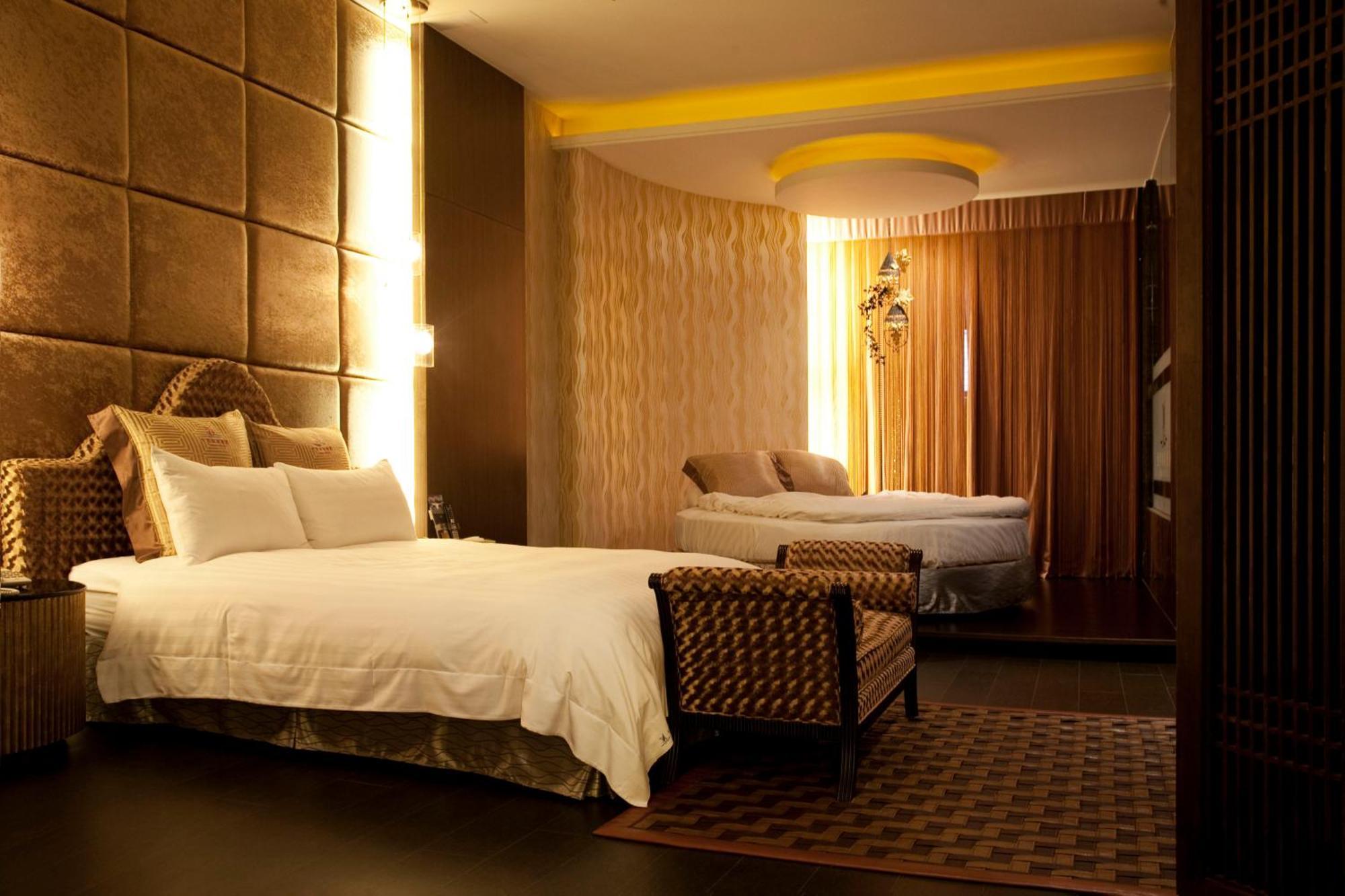 Dubai Motel Yilan Bagian luar foto