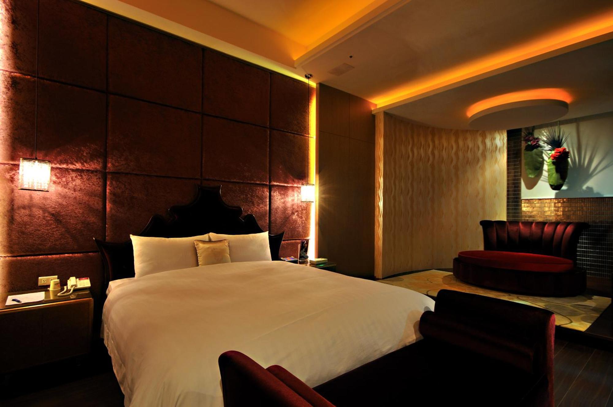 Dubai Motel Yilan Bagian luar foto