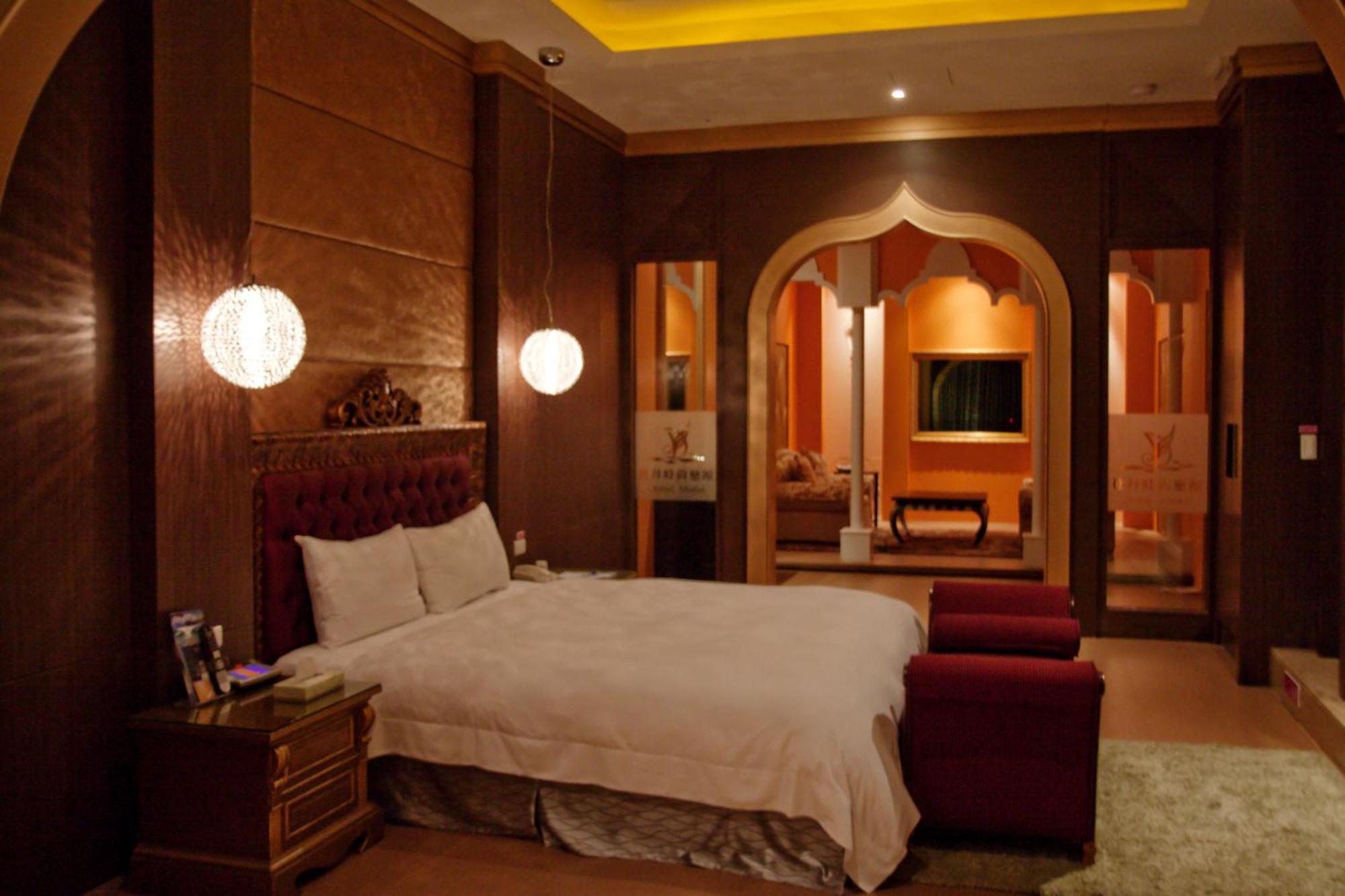 Dubai Motel Yilan Bagian luar foto