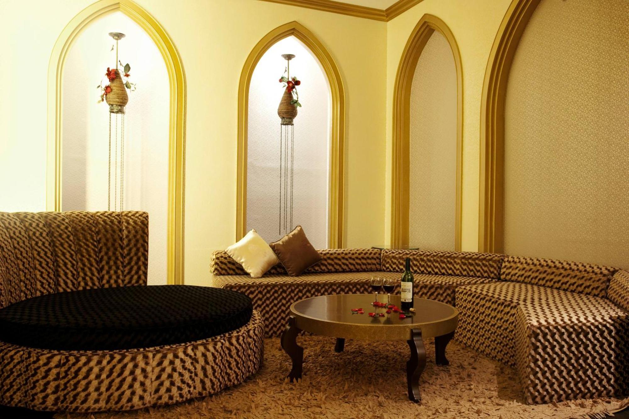 Dubai Motel Yilan Bagian luar foto