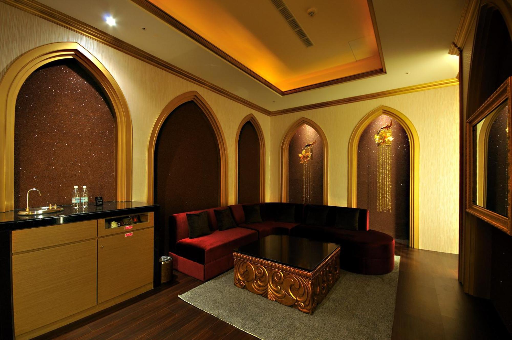 Dubai Motel Yilan Bagian luar foto