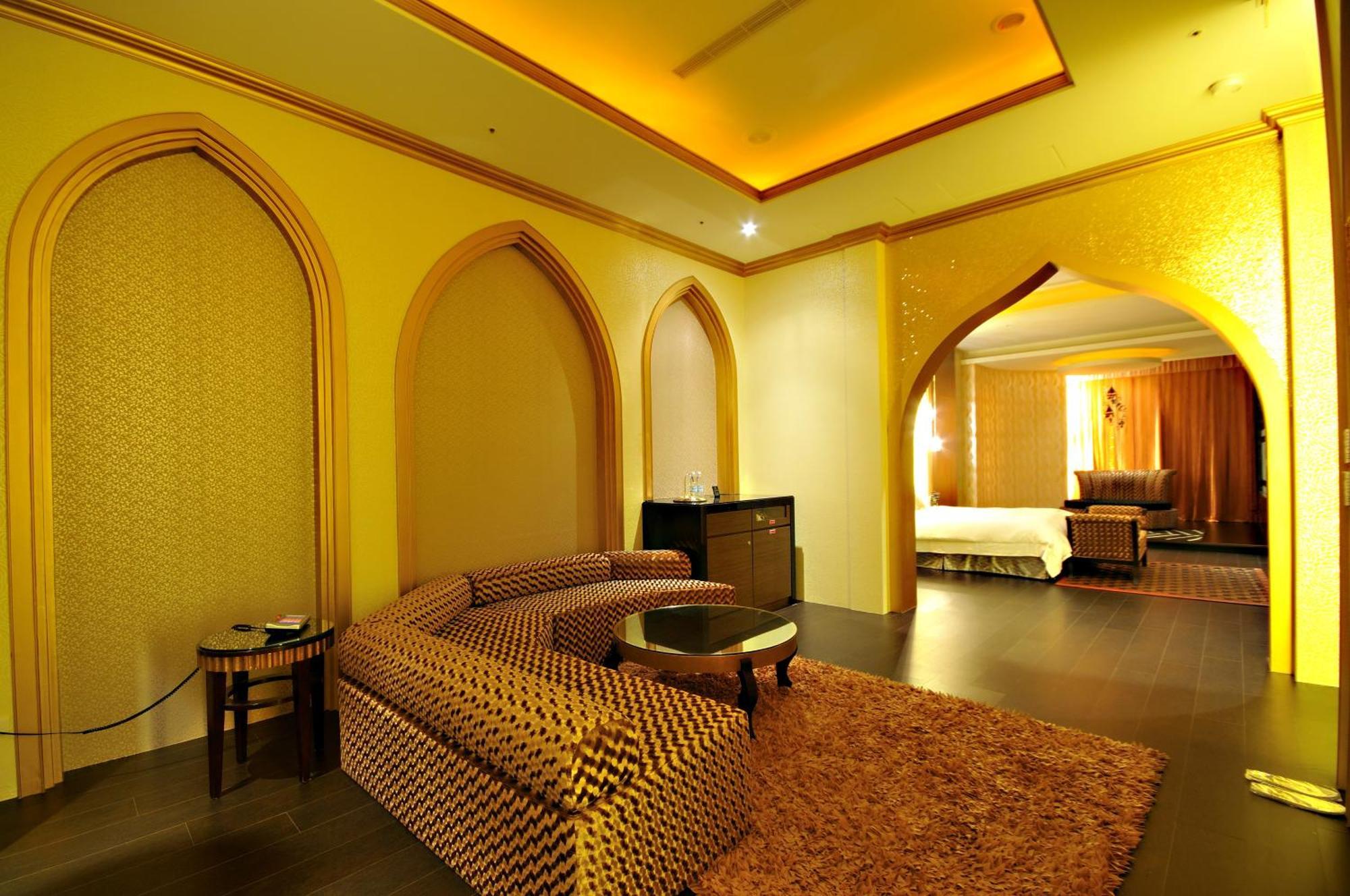 Dubai Motel Yilan Bagian luar foto