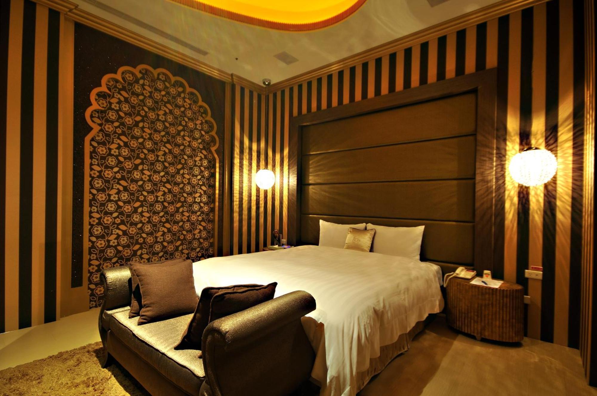 Dubai Motel Yilan Bagian luar foto