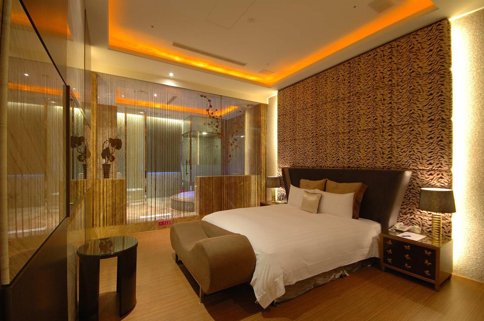 Dubai Motel Yilan Bagian luar foto