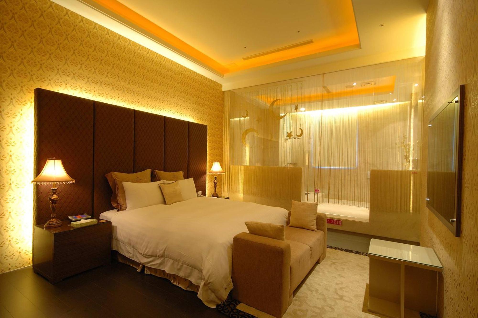 Dubai Motel Yilan Bagian luar foto