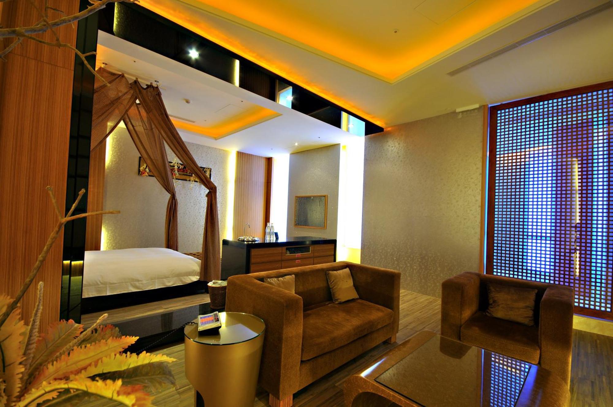 Dubai Motel Yilan Bagian luar foto