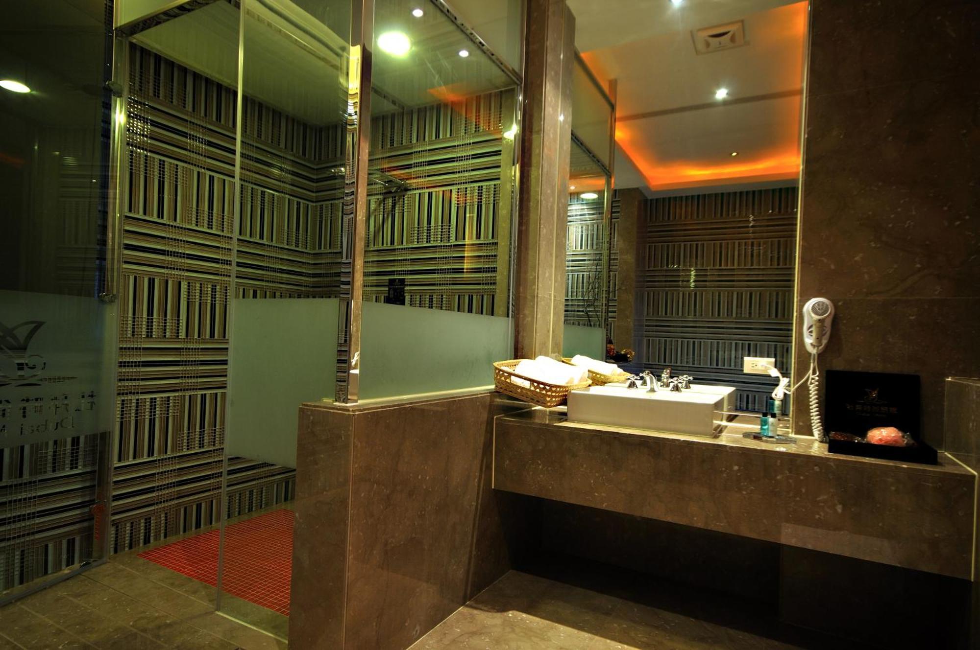 Dubai Motel Yilan Bagian luar foto