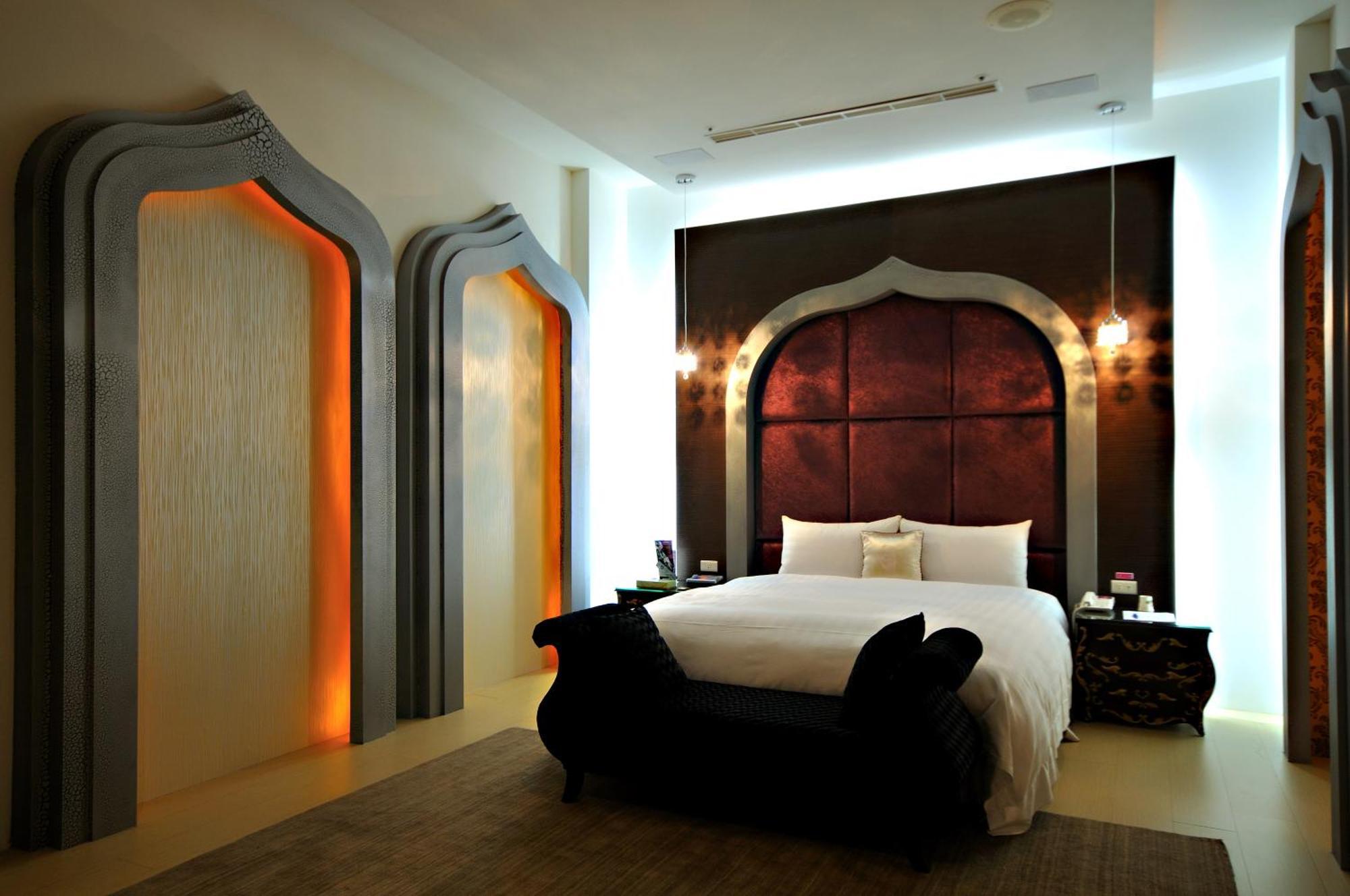 Dubai Motel Yilan Bagian luar foto
