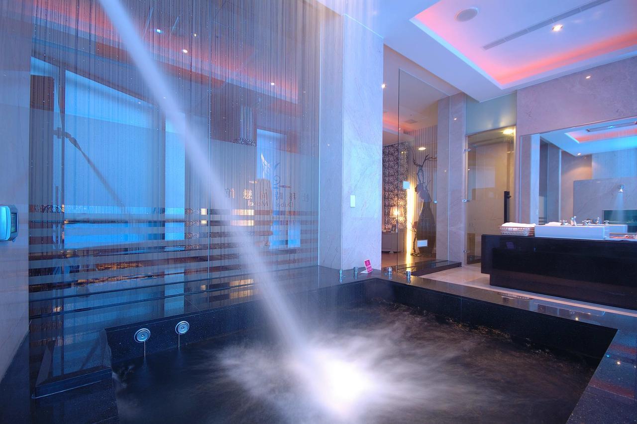 Dubai Motel Yilan Bagian luar foto