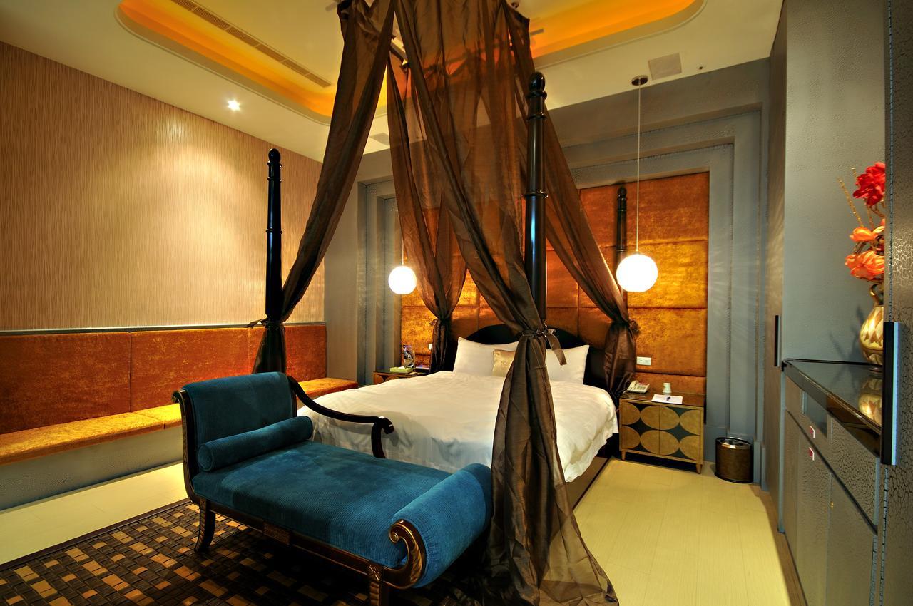 Dubai Motel Yilan Bagian luar foto