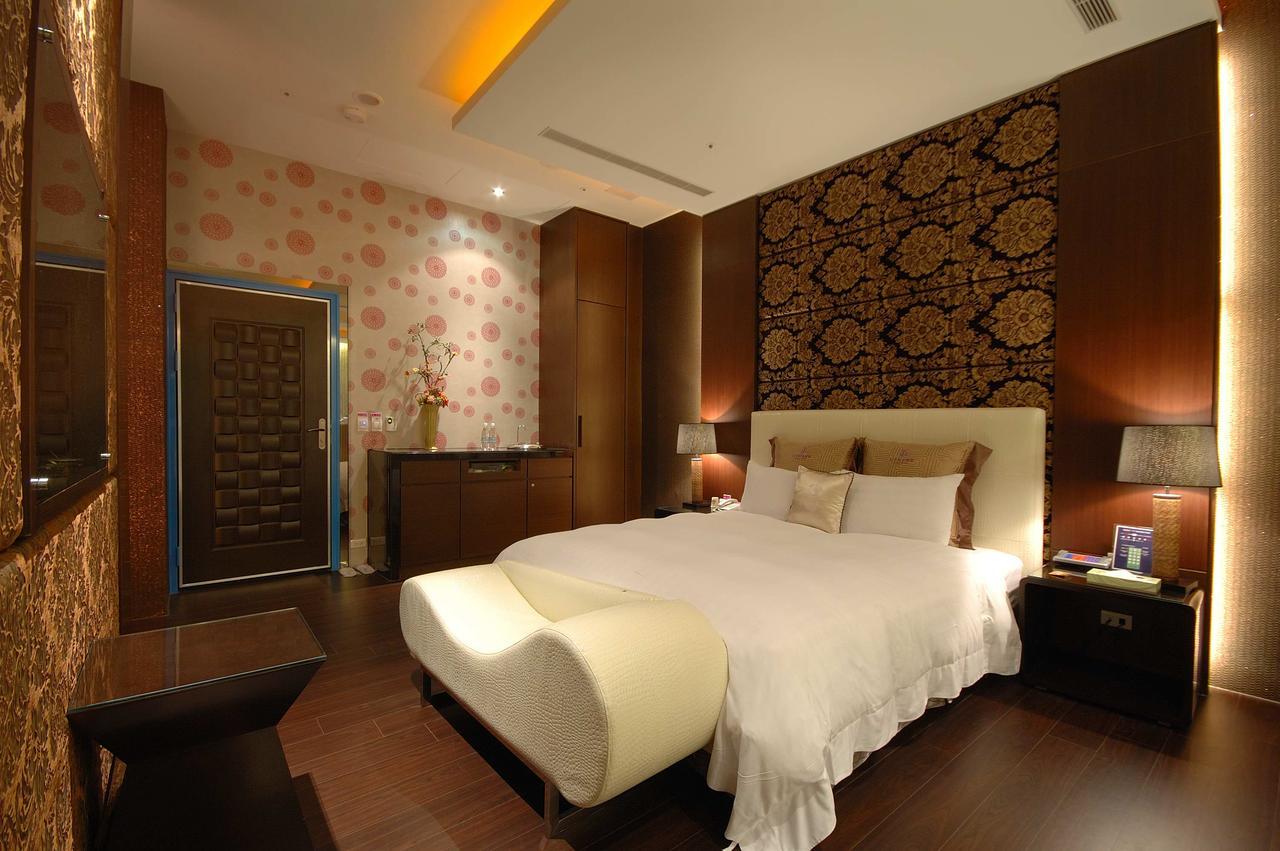 Dubai Motel Yilan Bagian luar foto
