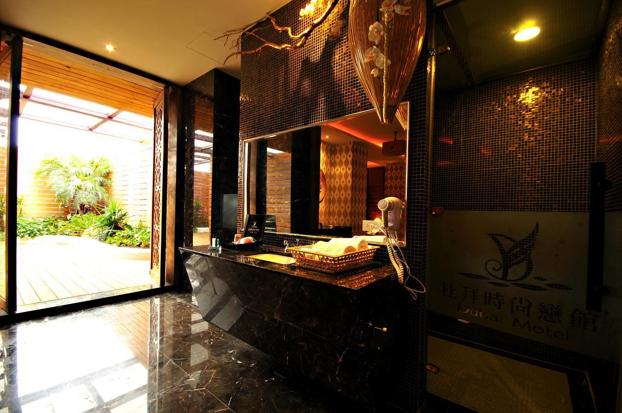 Dubai Motel Yilan Bagian luar foto