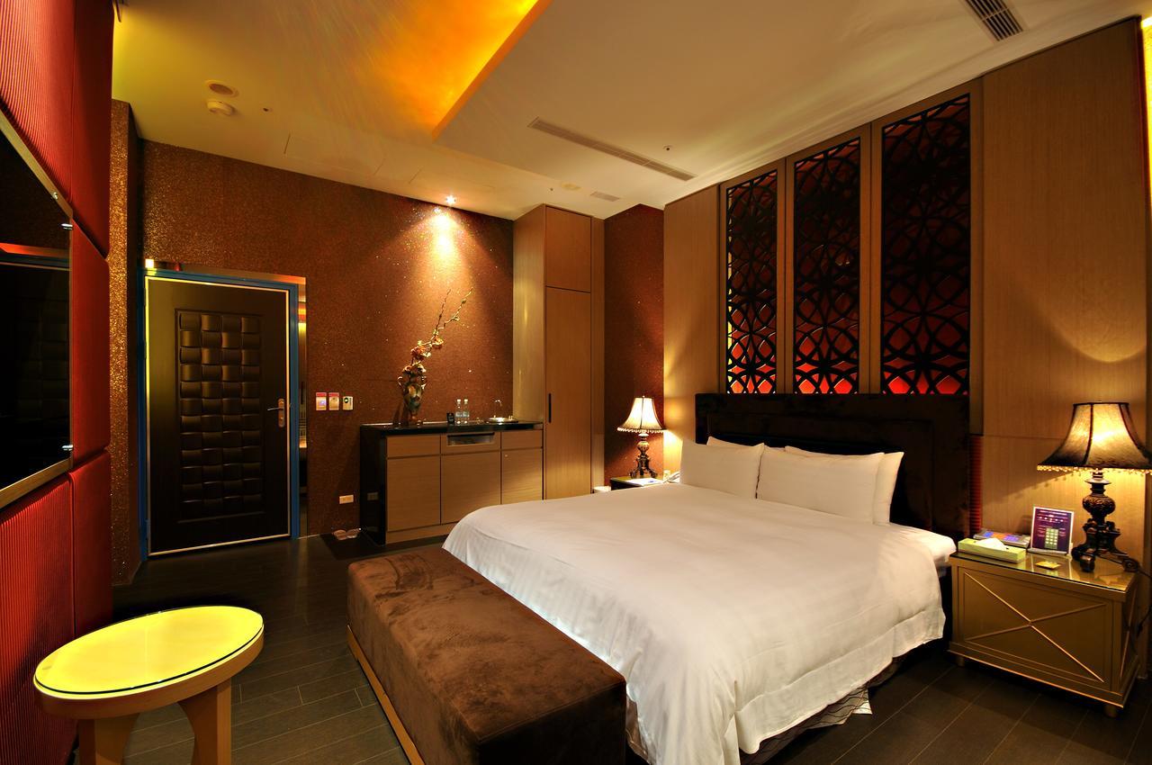 Dubai Motel Yilan Bagian luar foto