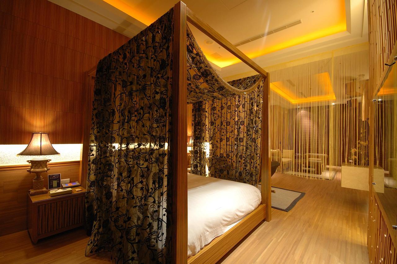 Dubai Motel Yilan Bagian luar foto