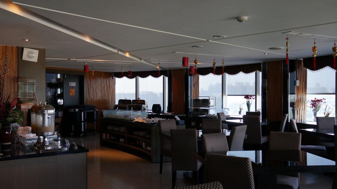 Dubai Motel Yilan Bagian luar foto