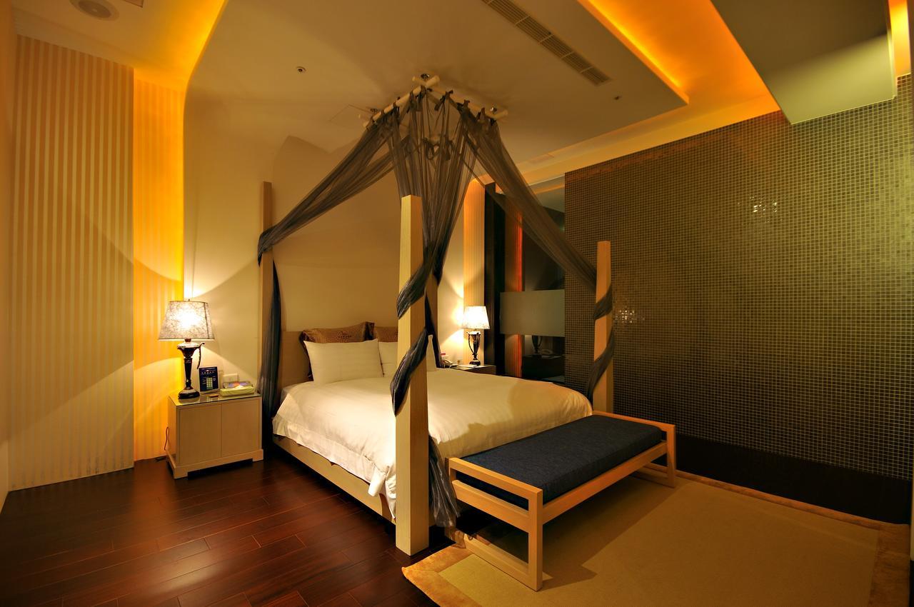 Dubai Motel Yilan Bagian luar foto