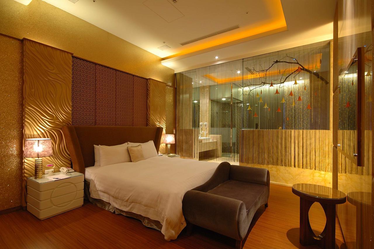 Dubai Motel Yilan Bagian luar foto