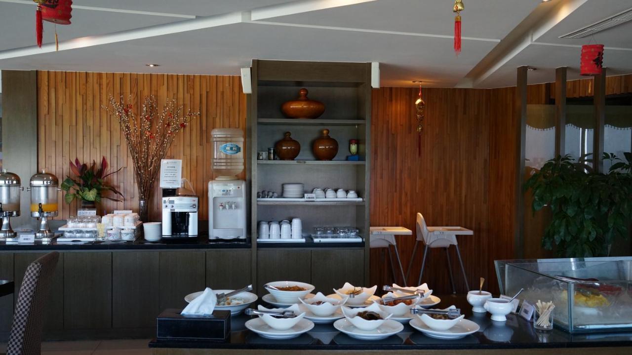 Dubai Motel Yilan Bagian luar foto